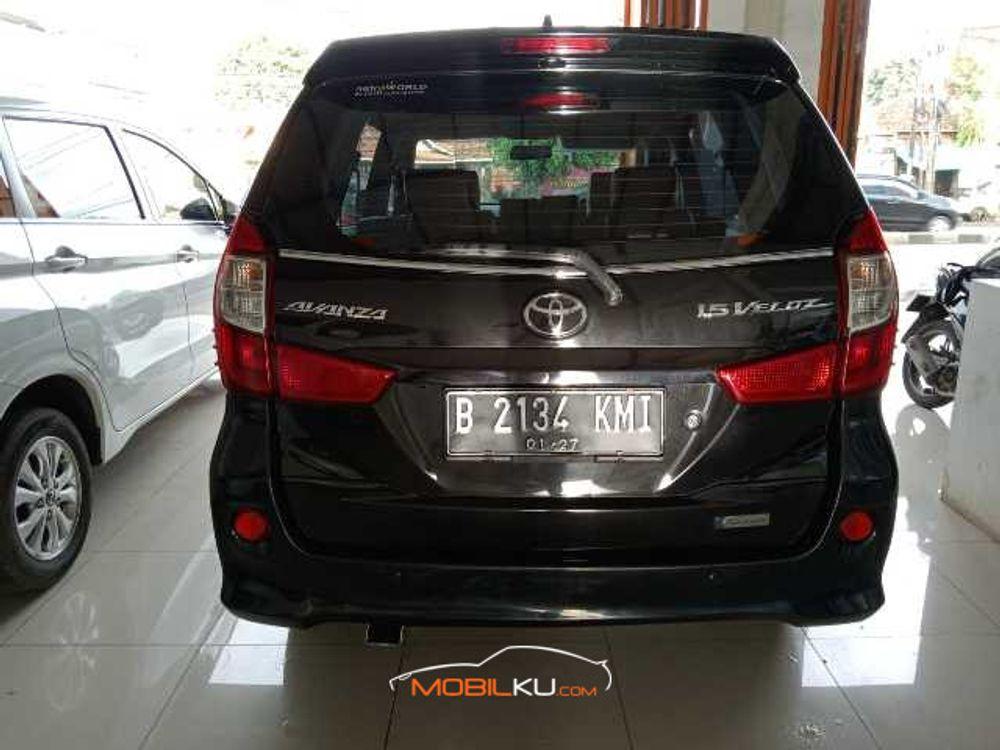 Mobil Toyota Avanza 2015
