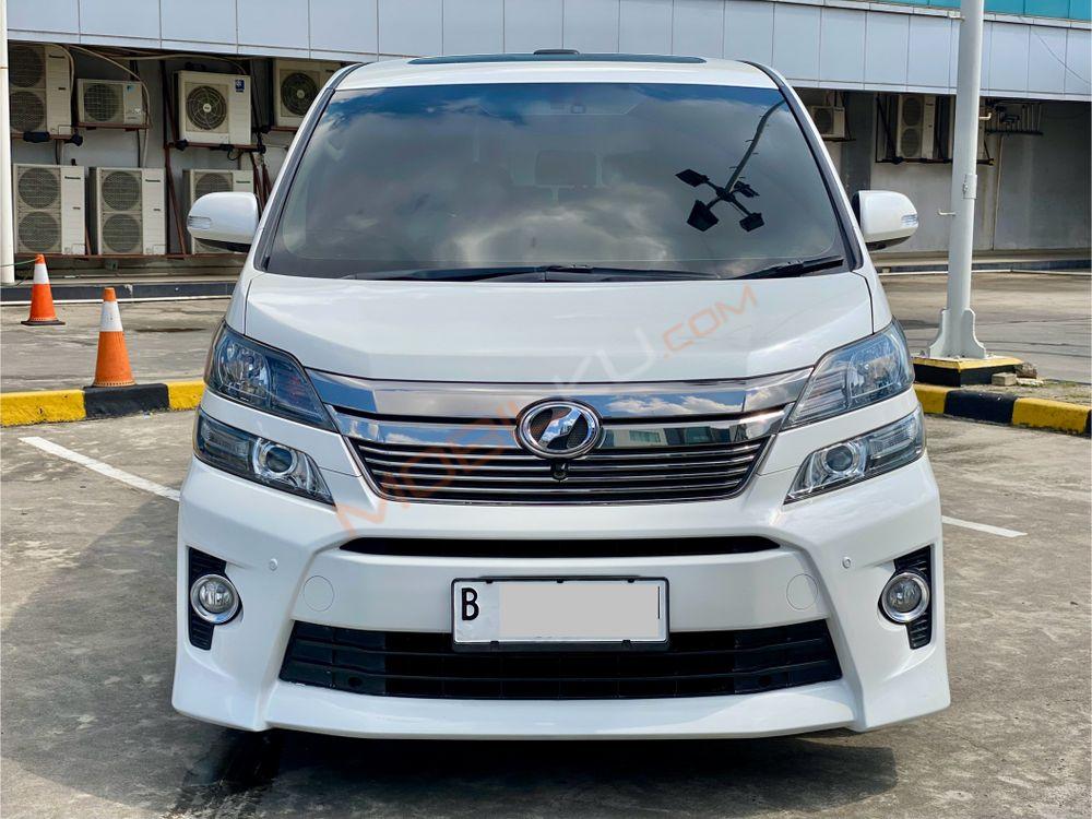 Mobil Toyota Vellfire 2014