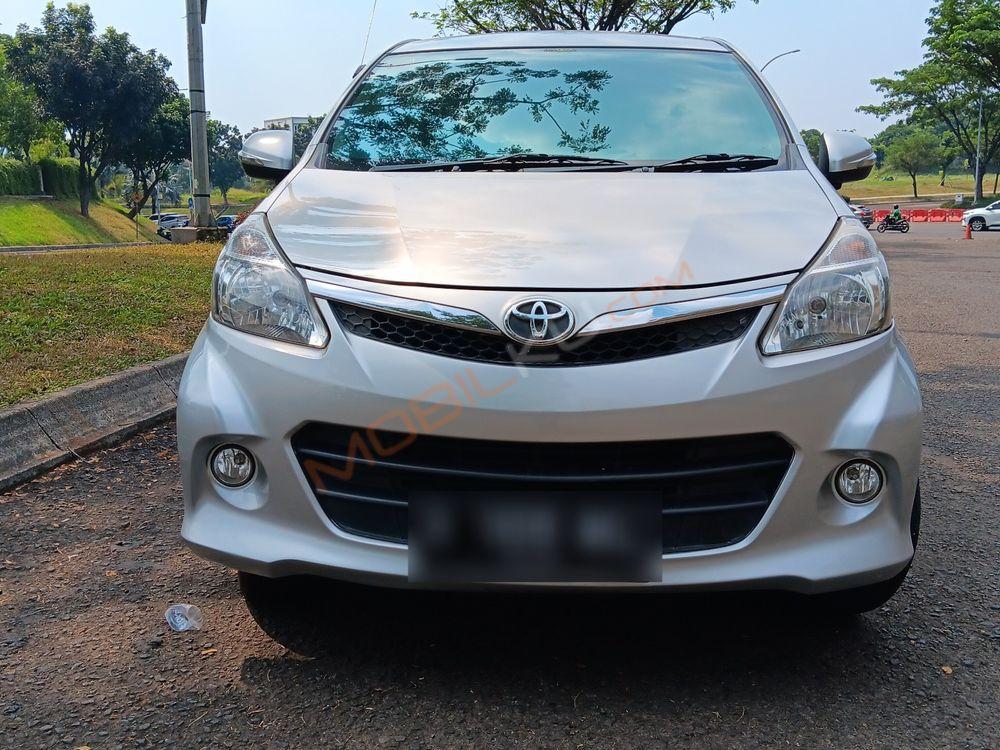 Mobil Toyota Avanza 2012