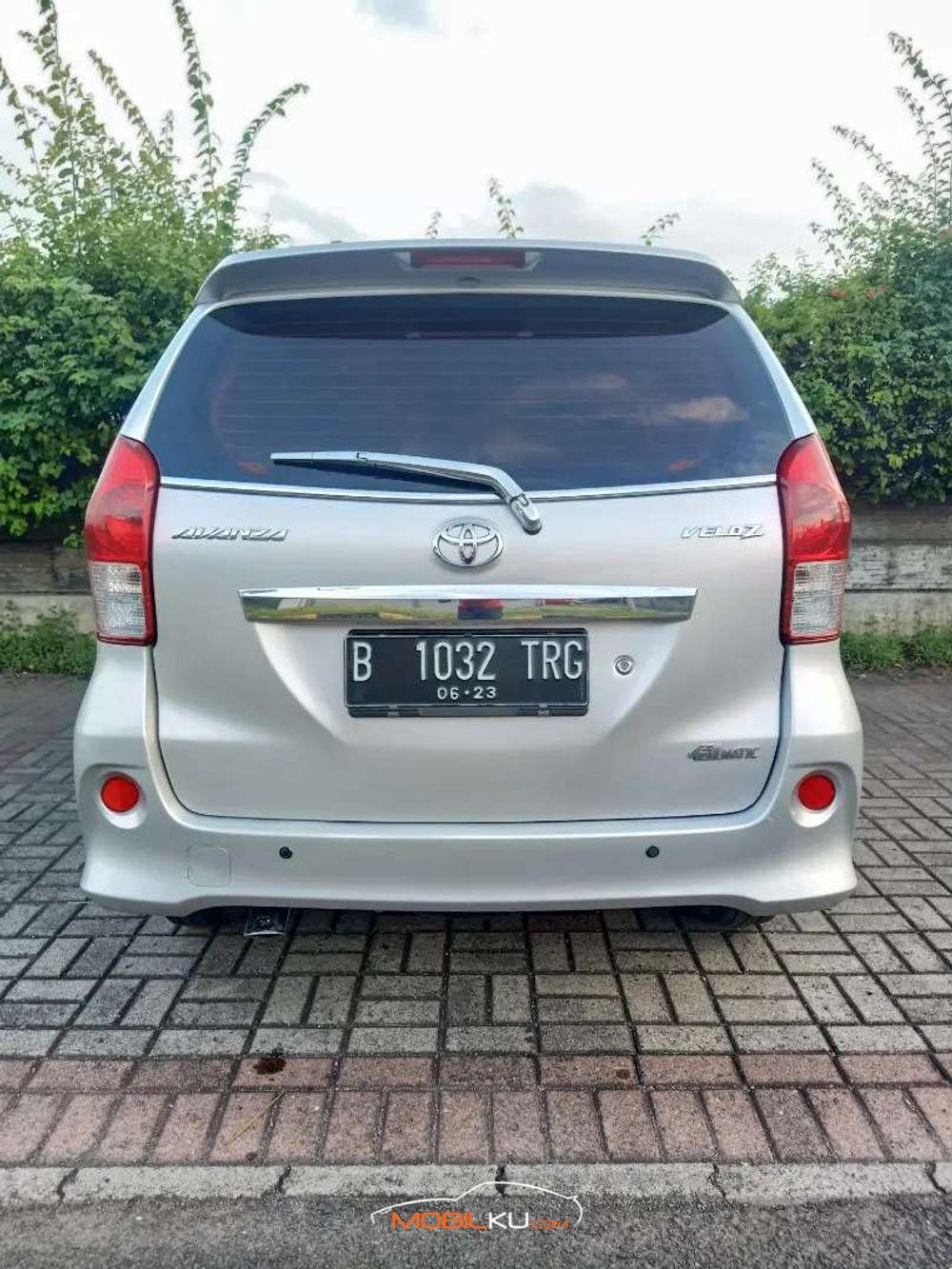 Mobil Toyota Avanza 2013