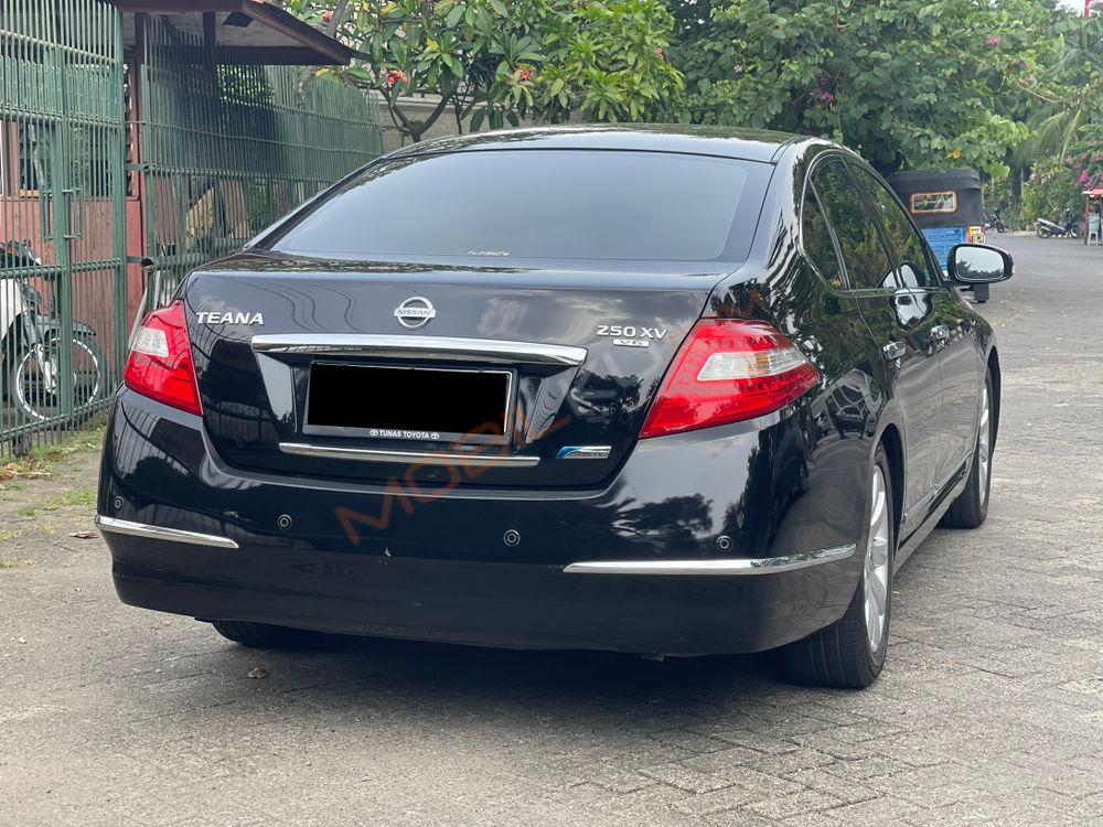 Mobil Nissan Teana 2010