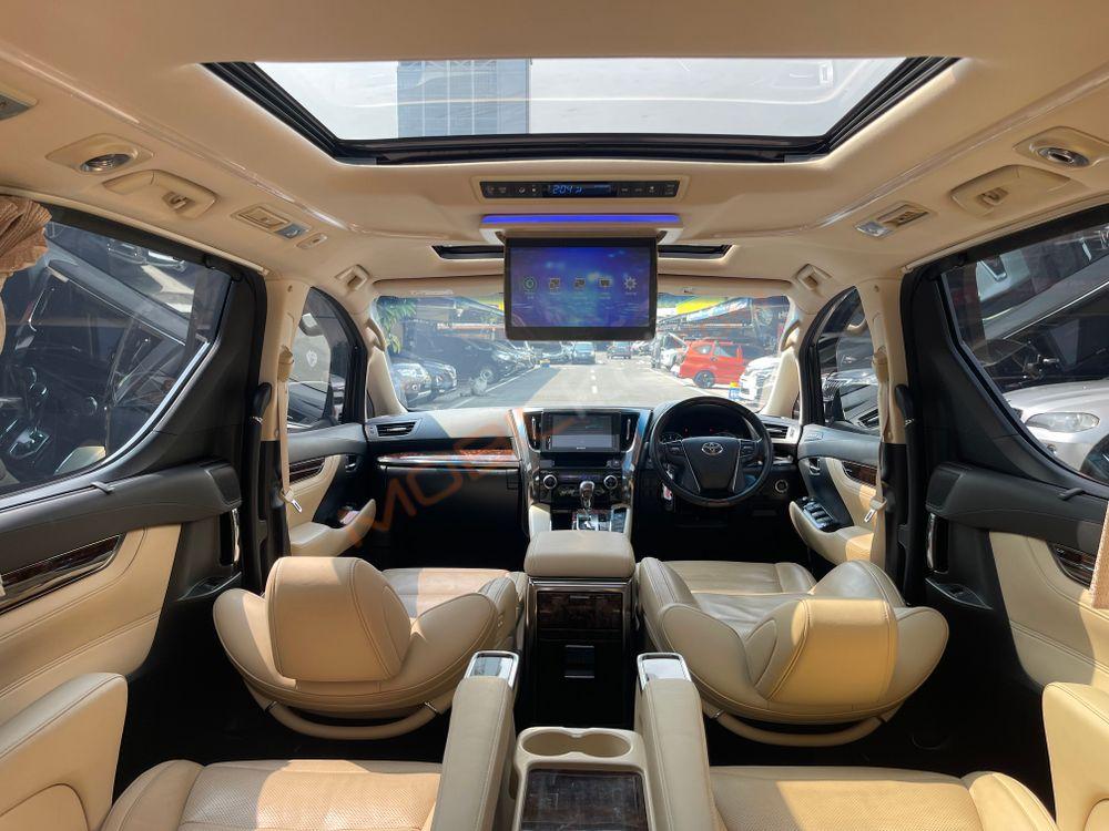 Mobil Toyota Alphard 2020