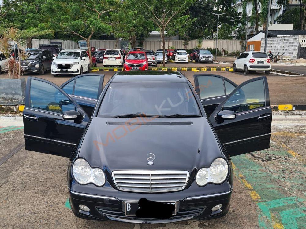 Mobil Mercedes-Benz C-Class 2006