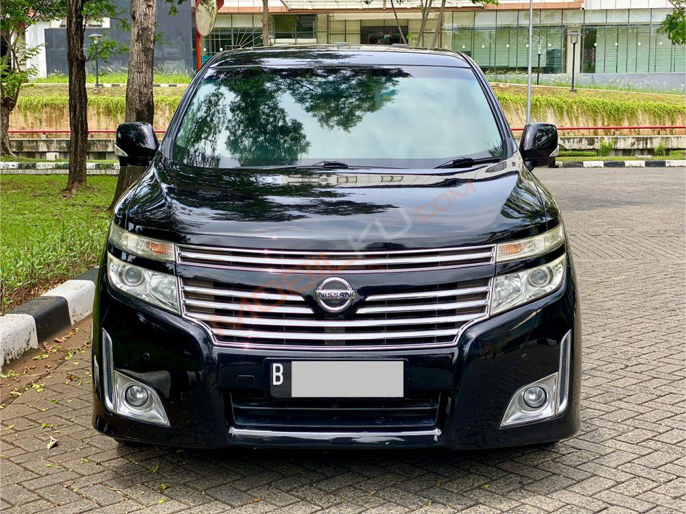 Mobil Nissan Elgrand 2011