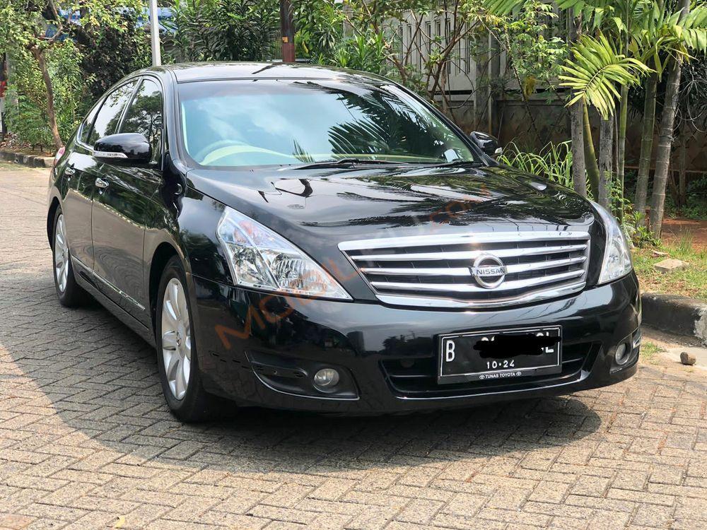 Mobil Nissan Teana 2010