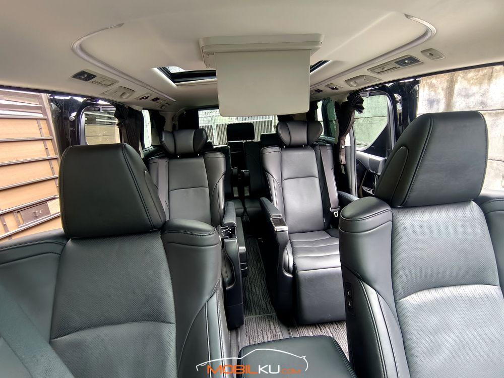 Mobil Toyota Vellfire 2019