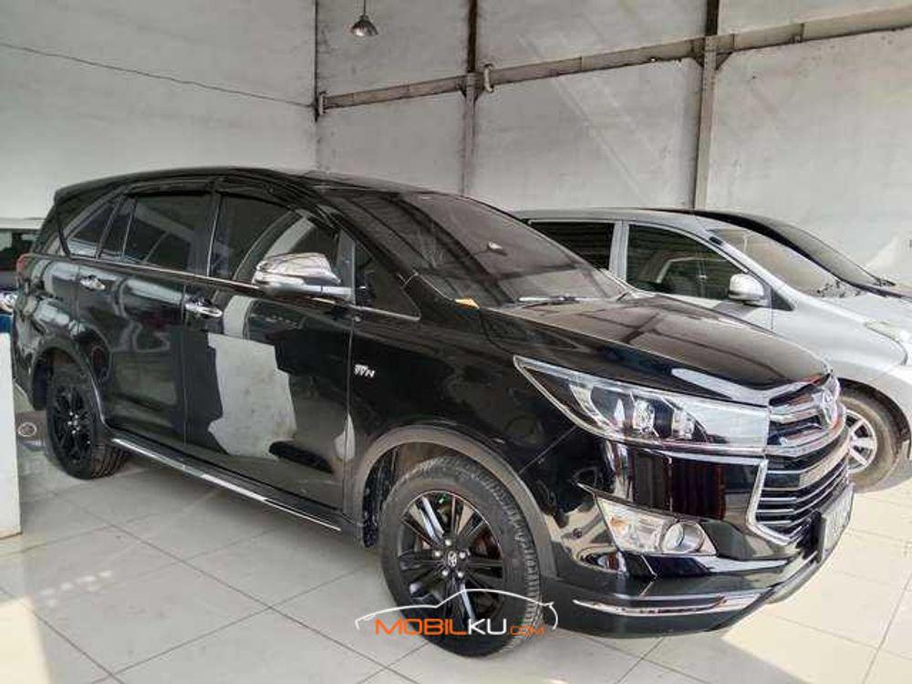 Mobil Toyota Kijang Innova 2017