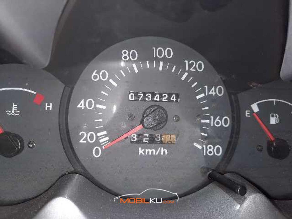 Mobil Kia Visto 2003