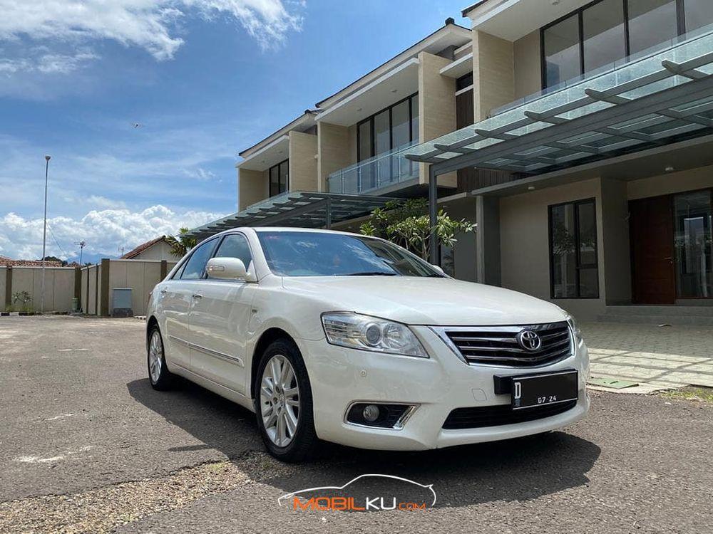 Mobil Toyota Camry 2011