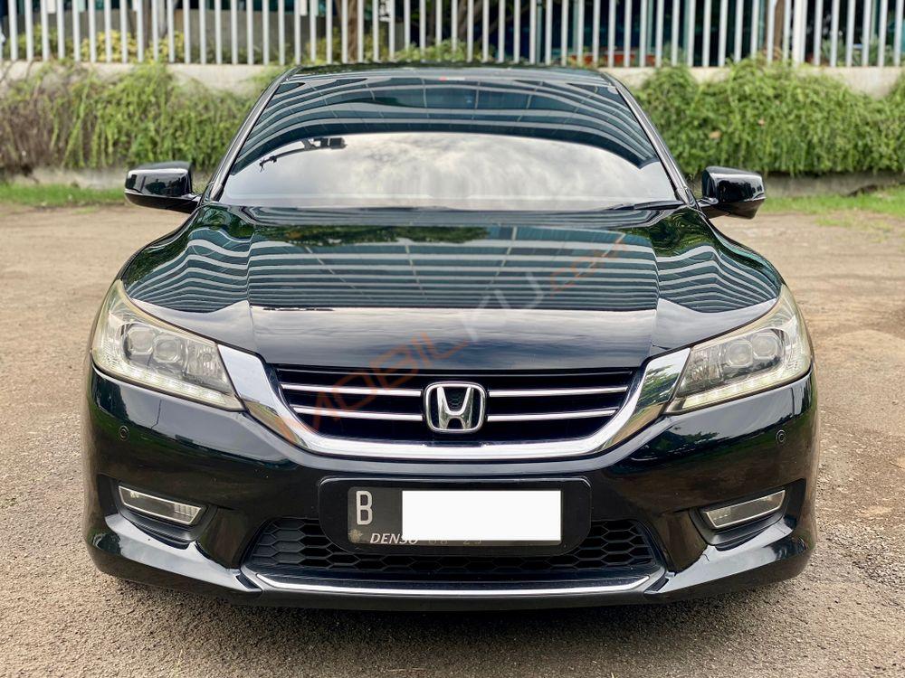 Mobil Honda Accord 2013