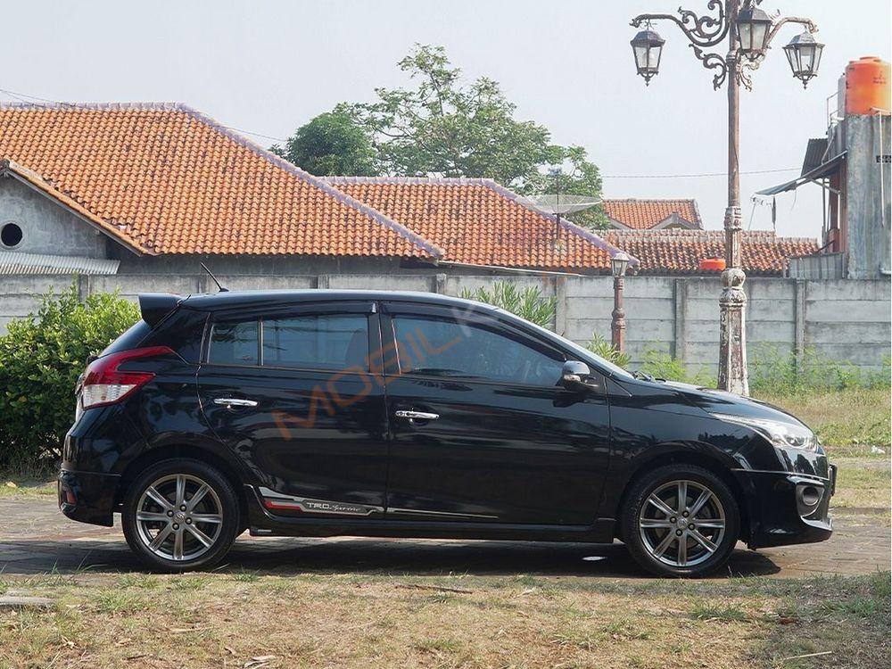 Mobil Toyota Yaris 2015
