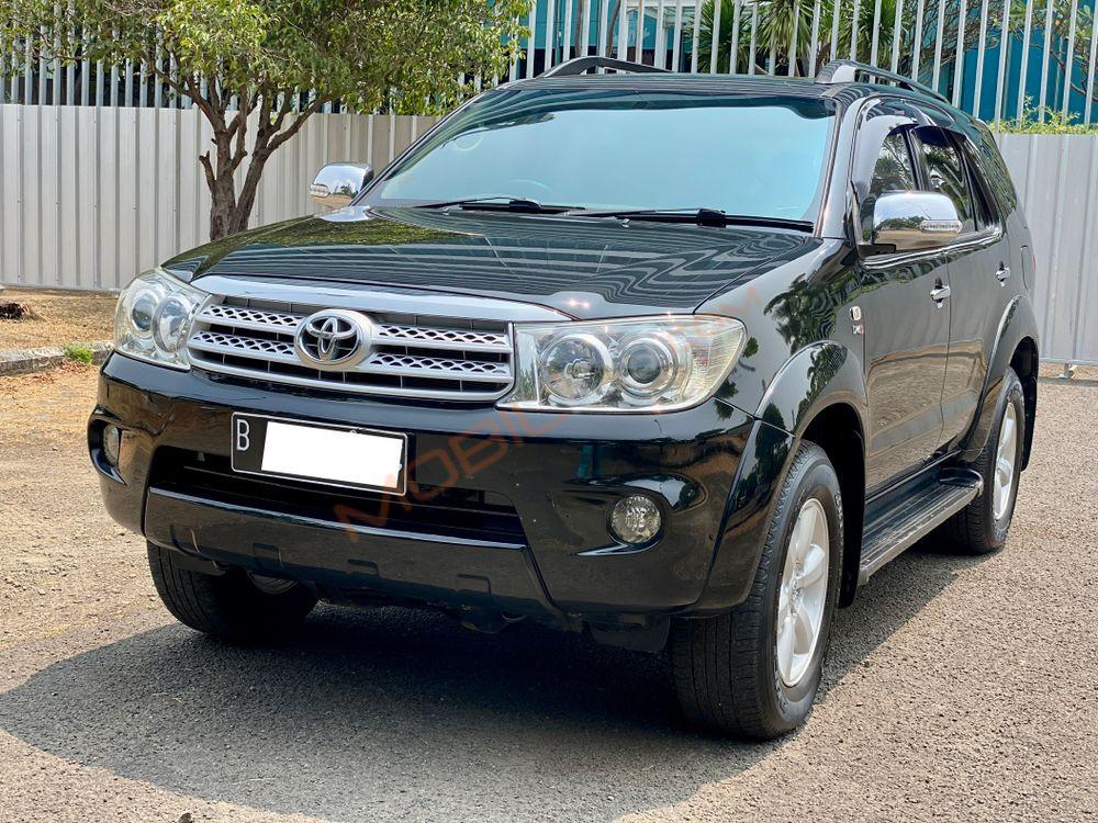 Mobil Toyota Fortuner 2011