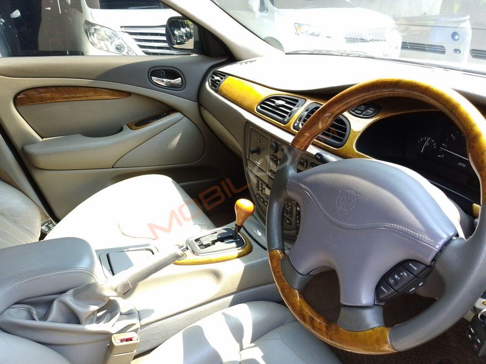 Mobil Jaguar S-Type 2001