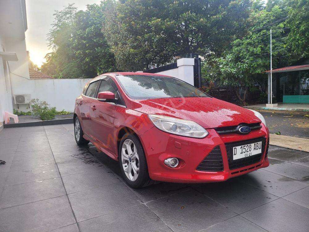 Mobil Ford Focus 2014