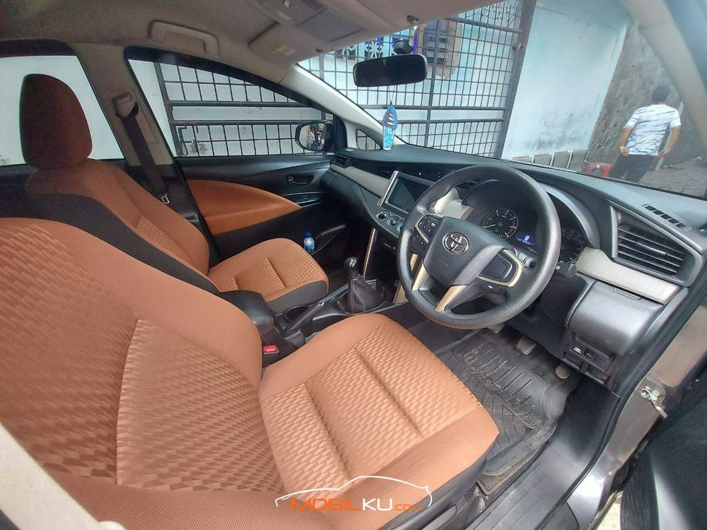 Mobil Toyota Kijang Innova 2017