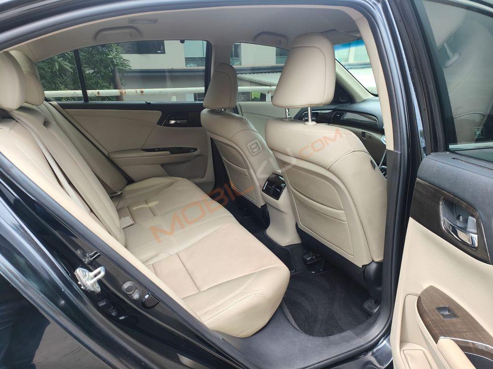 Mobil Honda Accord 2013