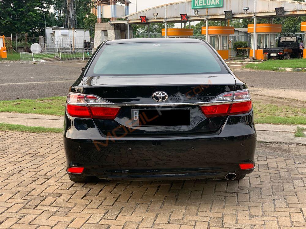 Mobil Toyota Camry 2015