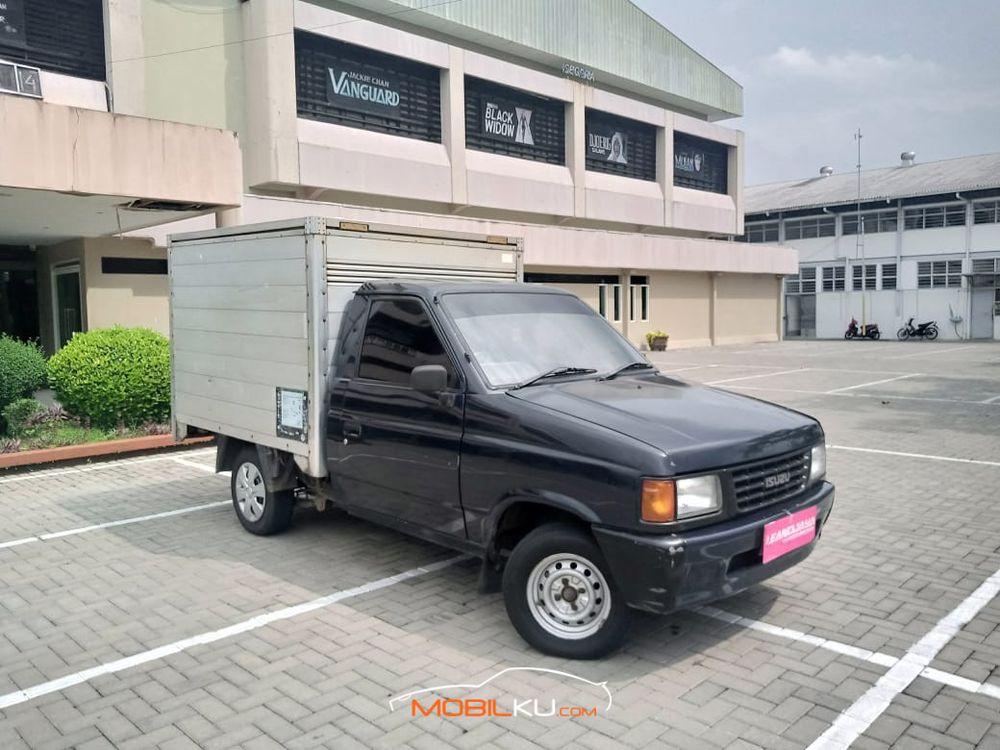 Mobil Isuzu Panther 2004