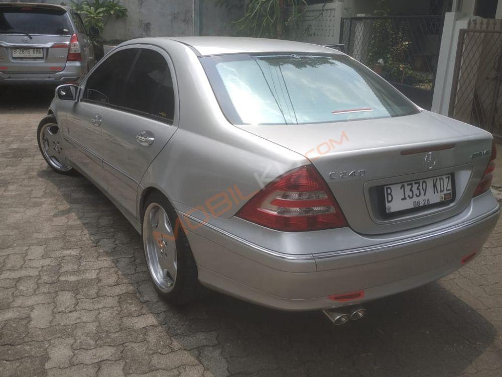 Mobil Mercedes-Benz C-Class 2005