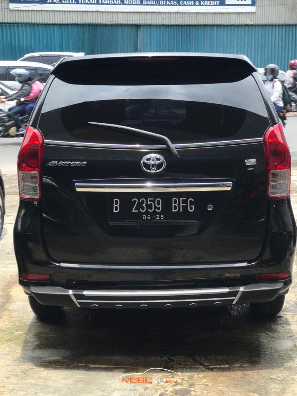 Mobil Toyota Avanza 2015