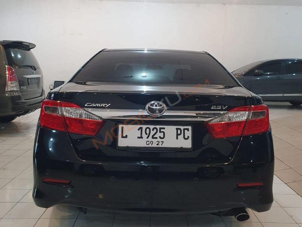 Mobil Toyota Camry 2012