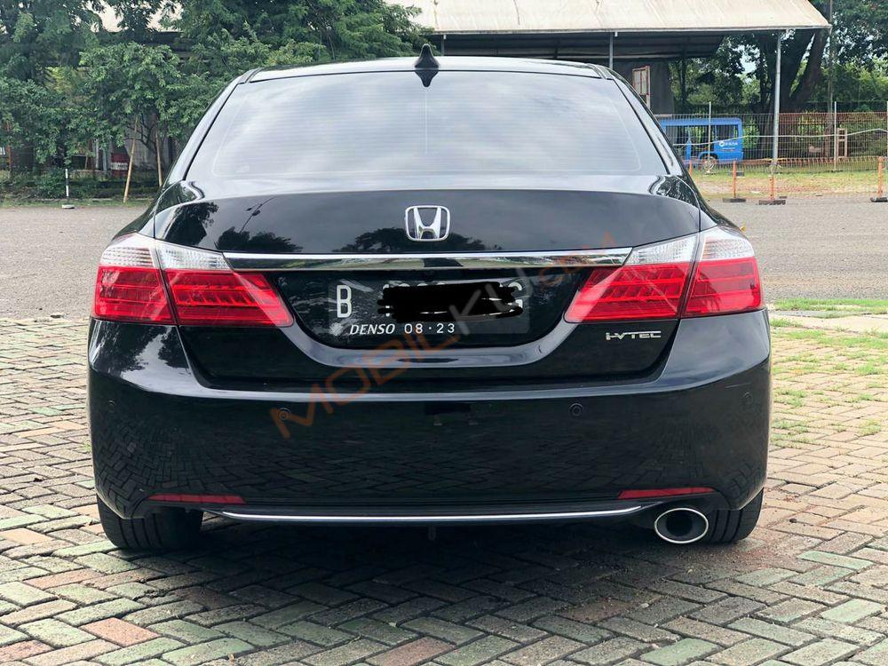 Mobil Honda Accord 2013