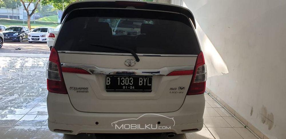 Mobil Toyota Kijang Innova 2014