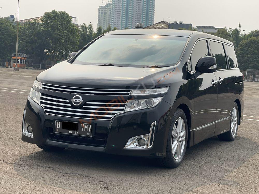 Mobil Nissan Elgrand 2013