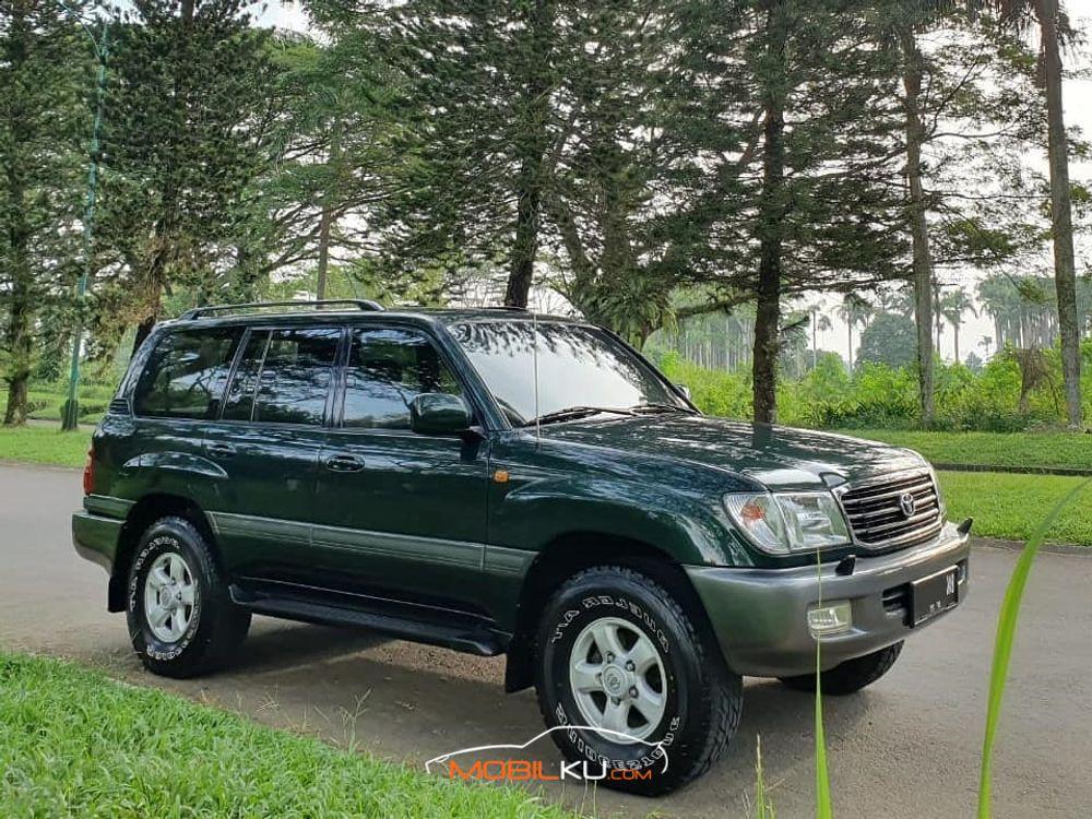 Mobil Toyota Land Cruiser 2001
