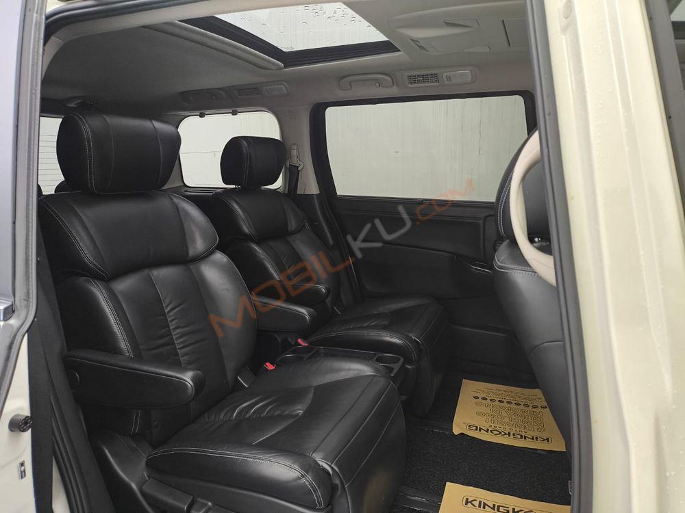 Mobil Nissan Elgrand 2017