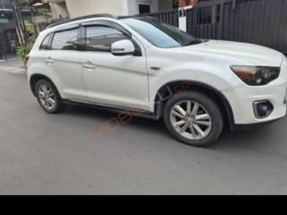 Mobil Mitsubishi Outlander Sport 2016