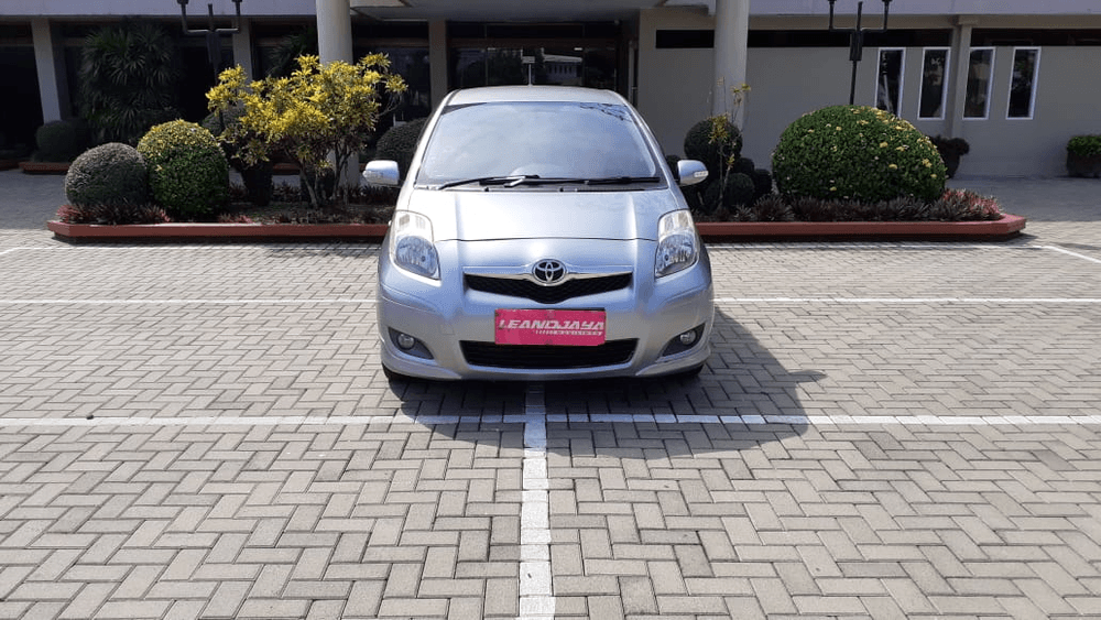 Mobil Toyota Yaris 2010