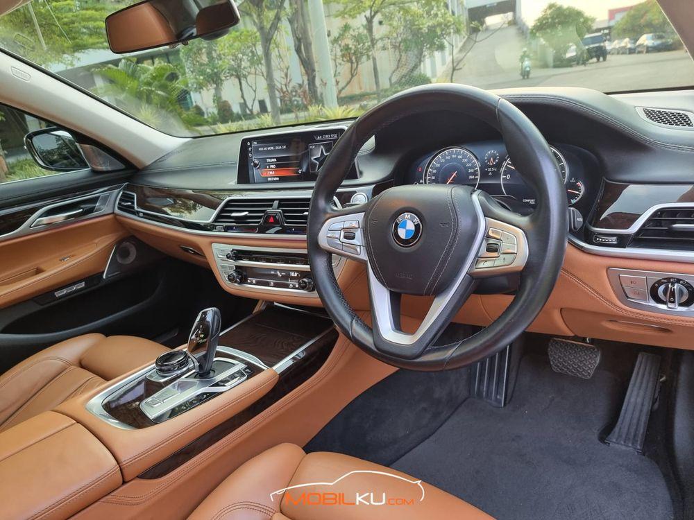 Mobil BMW 7 Series 2016