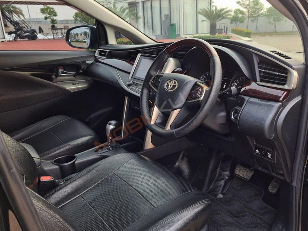 Mobil Toyota Kijang Innova 2016