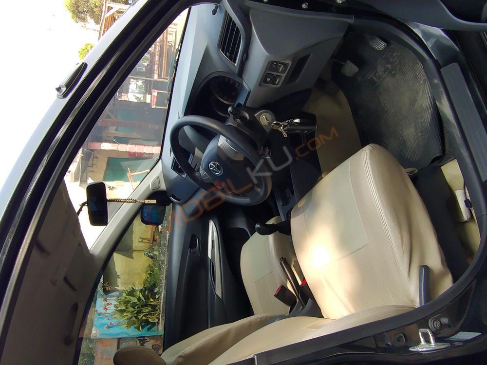 Mobil Toyota Avanza 2012