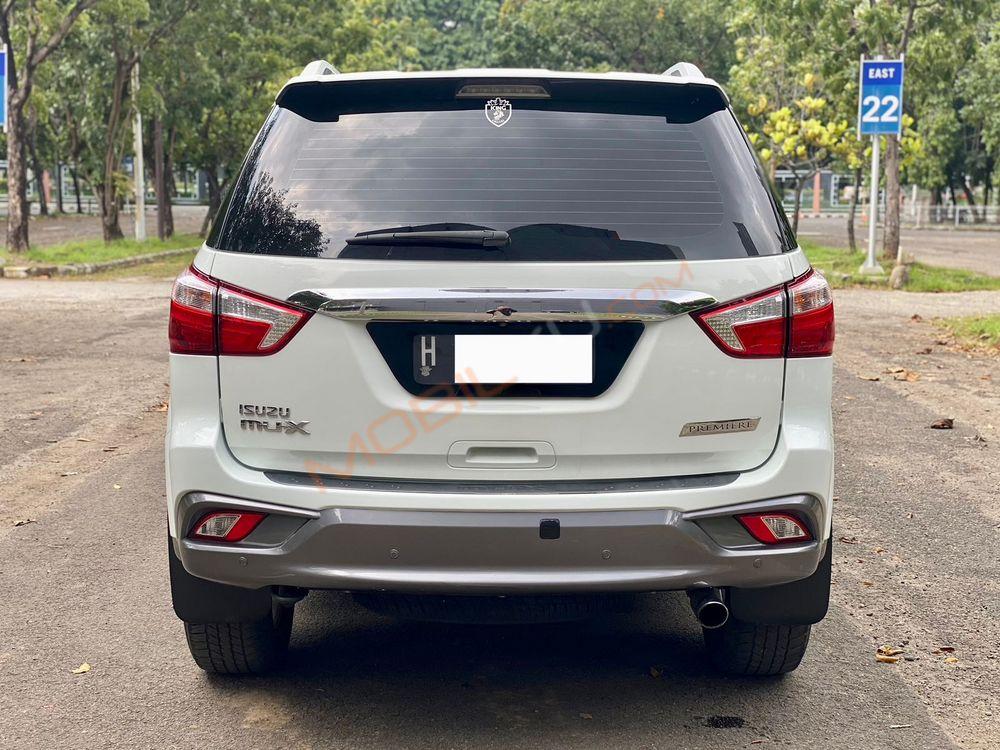 Mobil Isuzu MU-X 2017