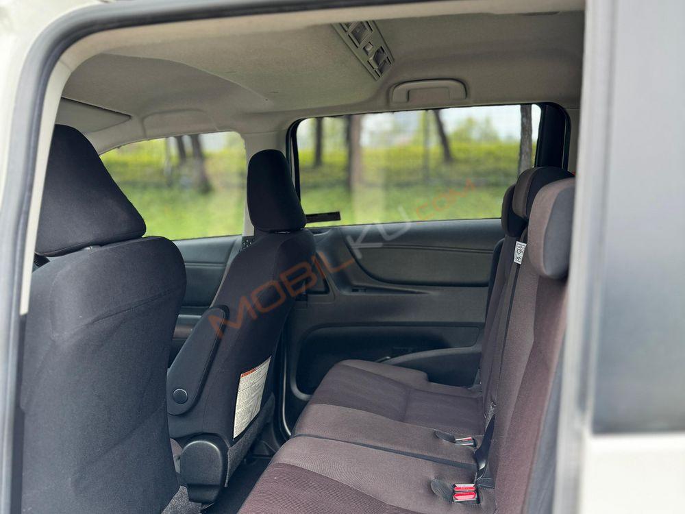 Mobil Toyota Sienta 2020