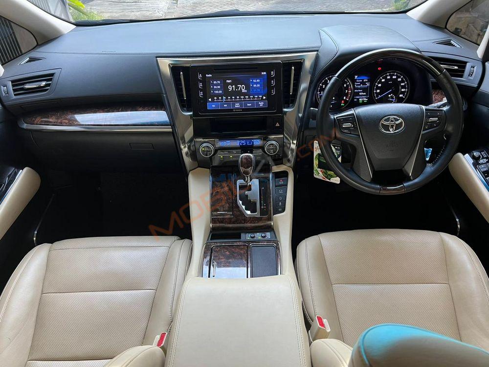 Mobil Toyota Alphard 2019