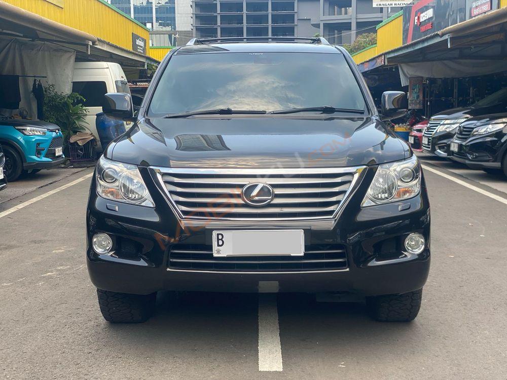Mobil Lexus LX 2011