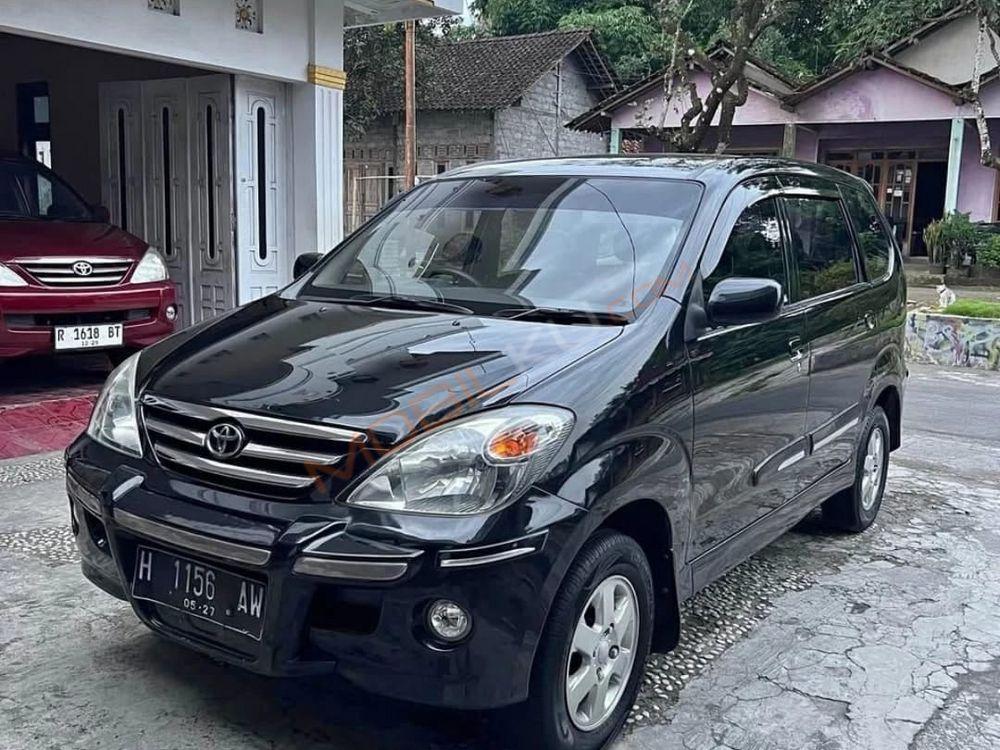 Mobil Toyota Avanza 2005