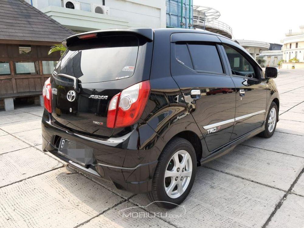 Mobil Toyota Agya 2016