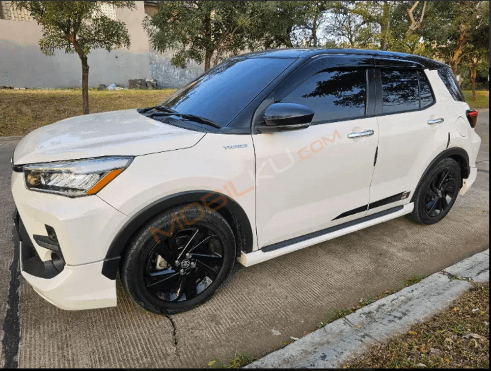 Mobil Toyota Raize 2022