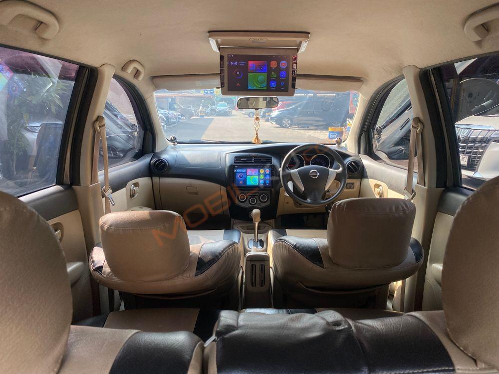 Mobil Nissan Grand Livina 2015