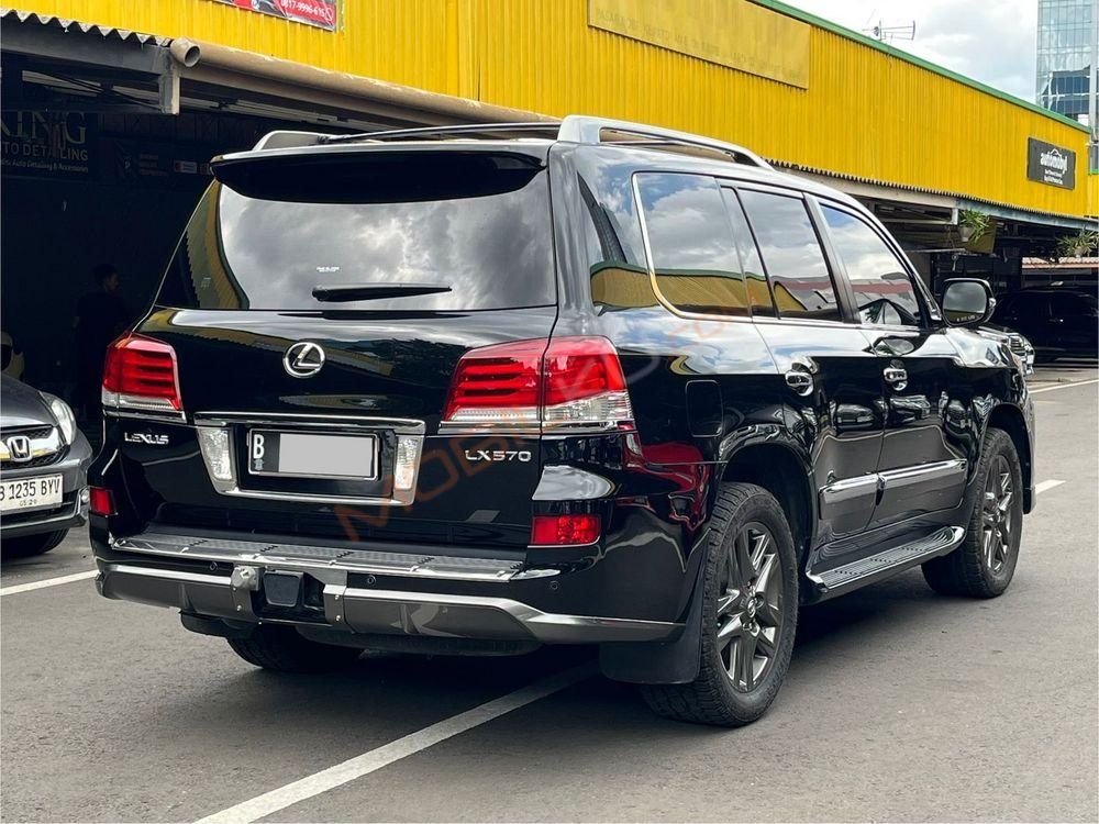 Mobil Lexus LX 2014