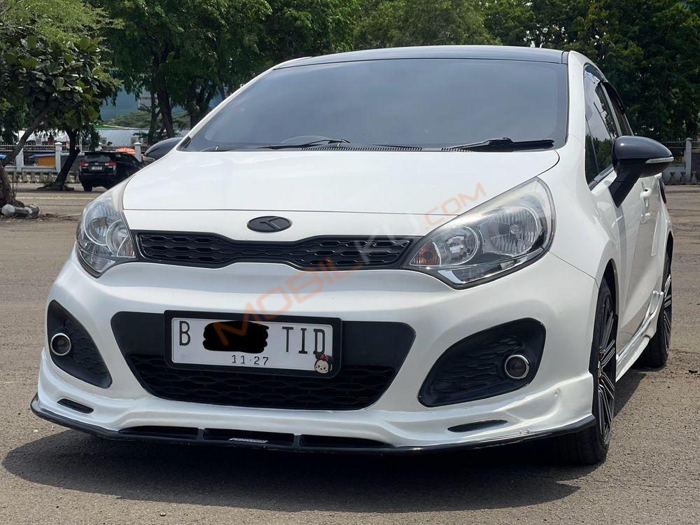 Mobil Kia Rio 2014