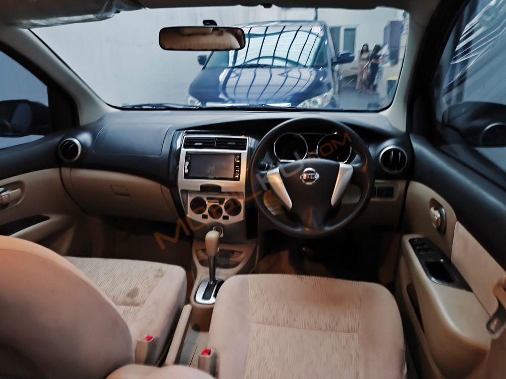 Mobil Nissan Grand Livina 2018