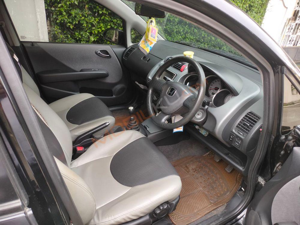 Mobil Honda Jazz 2006