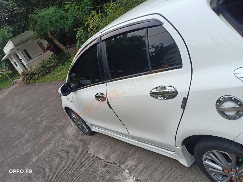 Mobil Toyota Yaris 2013