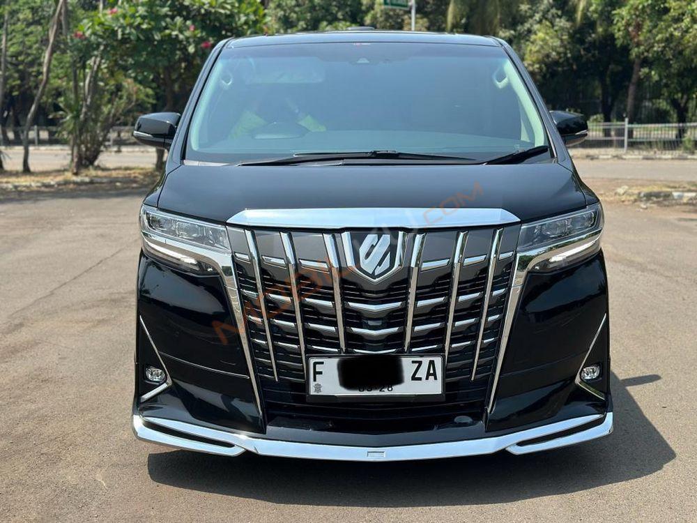 Mobil Toyota Alphard 2023