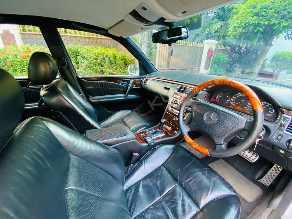 Mobil Mercedes-Benz E-Class 1996